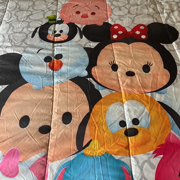 Adorable Disney tsum tsum comforter set - Picture 2 of 6
